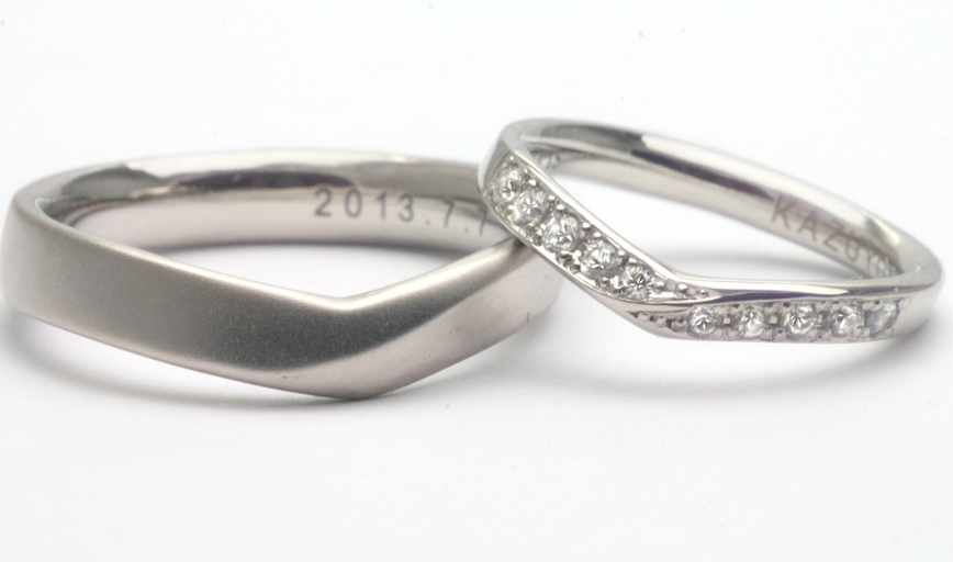 結婚指輪V字