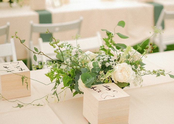 ゲストテーブルオールホワイト