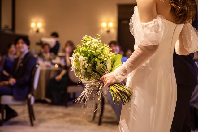 披露宴新郎新婦入場